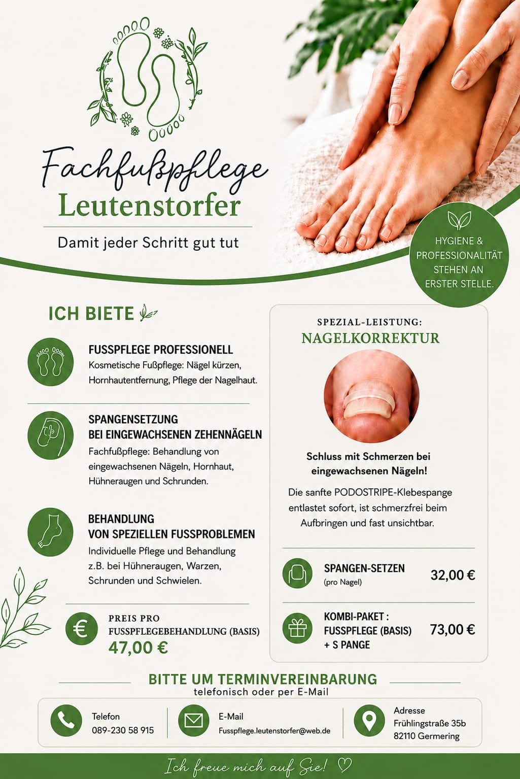 Fußpflegebehandlung mit Händen auf gepflegten Füßen